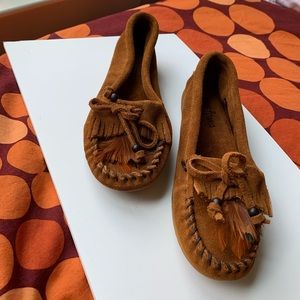 Minnetonka Women’s Brown Suede Moccasins